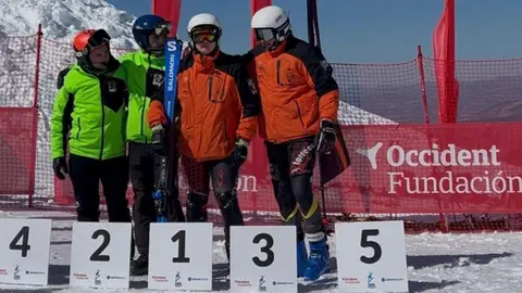 El joven leonés Guzmán Carro, oro en Slalom en la Copa de España Inclusiva.