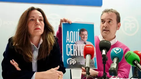 La candidata del Partido Popular de León a las Cortes de Castilla y León, María José Álvarez Casais, presenta la campaña electoral para las próximas elecciones autonómicas acompañada de la número tres de la lista, Elena Bollo; el director de la campaña, Ricardo Gavilanes y la directora adjunta de campaña, Maria Elena Báilez. Foto: Campillo.