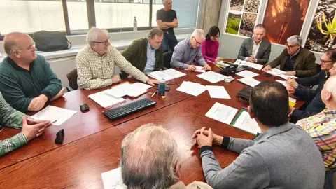 El delegado territorial de la Junta en León, Eduardo Diego, ha presidido hoy las tres reuniones de las Juntas Consultivas de las Reservas Regionales de Caza de la provincia (Riaño, Ancares y Mampodre) en las que se han aprobado un total de 587 permisos de caza para la temporada 2026-27.