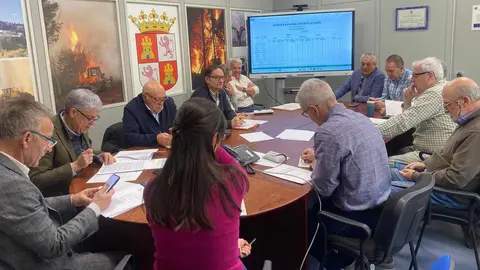 El delegado territorial de la Junta en León, Eduardo Diego, ha presidido hoy las tres reuniones de las Juntas Consultivas de las Reservas Regionales de Caza de la provincia (Riaño, Ancares y Mampodre) en las que se han aprobado un total de 587 permisos de caza para la temporada 2026-27. consultiva Riaño