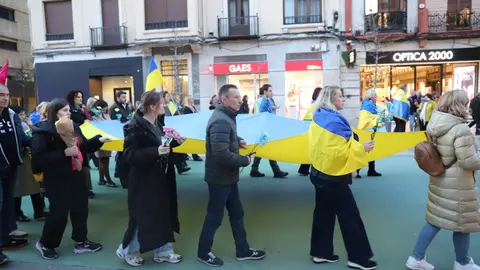 La Asociación de Amigos Leoneses Ucranianos Damnificados convoca una manifestación con motivo del cuarto aniversario del inicio de la invasión de Rusia a Ucrania. Foto: Isaac Llamazares