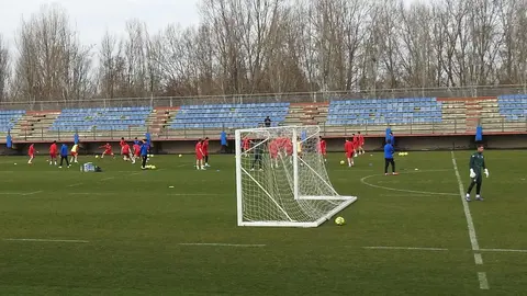El nuevo entrenador de la Cultural y Deportiva Leonesa toma el mando de una Cultural en apuros con quince jornadas por delante y un calendario que exige reacción inmediata.
