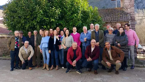 Encuentro de la candidata del PP por León, María José Álvarez Casais, con militantes La Pola de Gordón.