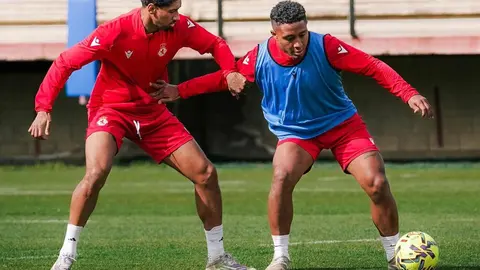 El nuevo entrenador de la Cultural y Deportiva Leonesa toma el mando de una Cultural en apuros con quince jornadas por delante y un calendario que exige reacción inmediata.