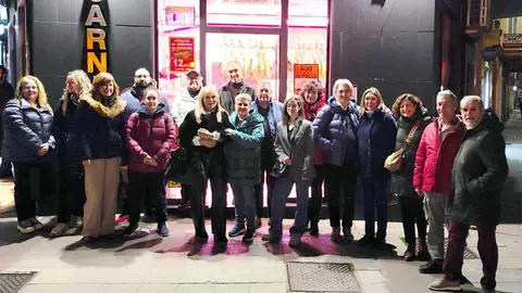 San Mamés exhibe arte en 42 escaparates durante marzo. Veinticinco creadores muestran sus obras en comercios de la avenida leonesa en la segunda edición de esta iniciativa cultural. Fotos: Pacofergar