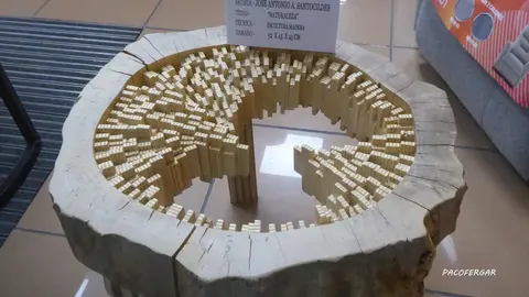 San Mamés exhibe arte en 42 escaparates durante marzo. Veinticinco creadores muestran sus obras en comercios de la avenida leonesa en la segunda edición de esta iniciativa cultural. Fotos: Pacofergar