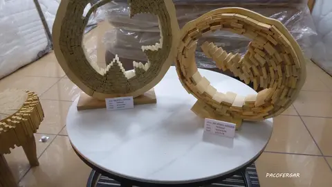 San Mamés exhibe arte en 42 escaparates durante marzo. Veinticinco creadores muestran sus obras en comercios de la avenida leonesa en la segunda edición de esta iniciativa cultural. Fotos: Pacofergar