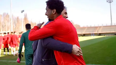 La semana ha dejado además una visita destacada en León. Este jueves, Julen Lopetegui, actual seleccionador de Catar, presenció el entrenamiento de la Cultural Leonesa en el Área Deportiva de Puente Castro.