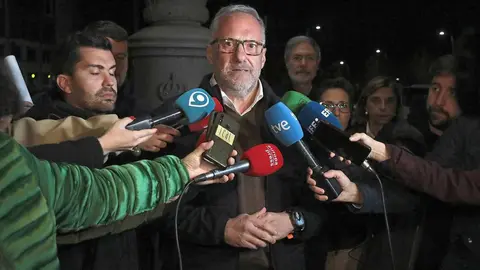 El candidato de VOX a la presidencia de la Junta, Carlos Pollán, en el acto de apertura de la campaña electoral en León. Fotos: Peio García