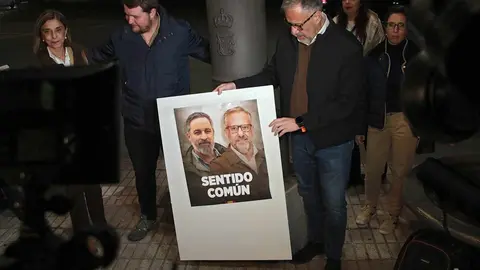 El candidato de VOX a la presidencia de la Junta, Carlos Pollán, en el acto de apertura de la campaña electoral en León. Fotos: Peio García
