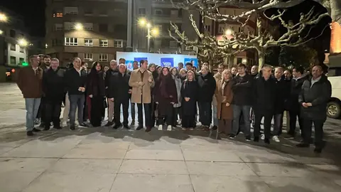 El PP arranca en León la campaña del 15M apelando al “voto útil” y a la gestión realizada. Los populares inician la carrera electoral en la Plaza de las Cortes Leonesas arropando a María José Álvarez Casais y defendiendo el proyecto de Alfonso Fernández Mañueco. Fotos: Silvia García