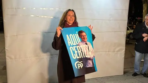 El PP arranca en León la campaña del 15M apelando al “voto útil” y a la gestión realizada. Los populares inician la carrera electoral en la Plaza de las Cortes Leonesas arropando a María José Álvarez Casais y defendiendo el proyecto de Alfonso Fernández Mañueco. Fotos: Silvia García