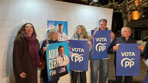 El PP arranca en León la campaña del 15M apelando al “voto útil” y a la gestión realizada. Los populares inician la carrera electoral en la Plaza de las Cortes Leonesas arropando a María José Álvarez Casais y defendiendo el proyecto de Alfonso Fernández Mañueco. Fotos: Silvia García