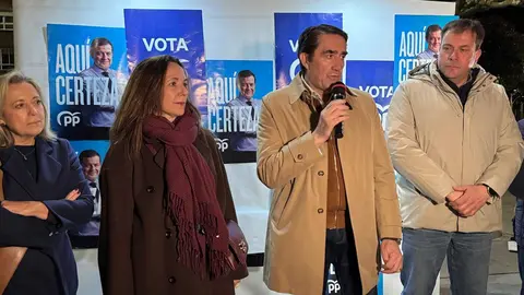 El PP arranca en León la campaña del 15M apelando al “voto útil” y a la gestión realizada. Los populares inician la carrera electoral en la Plaza de las Cortes Leonesas arropando a María José Álvarez Casais y defendiendo el proyecto de Alfonso Fernández Mañueco. Fotos: Silvia García
