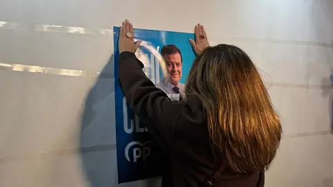 El PP arranca en León la campaña del 15M apelando al “voto útil” y a la gestión realizada. Los populares inician la carrera electoral en la Plaza de las Cortes Leonesas arropando a María José Álvarez Casais y defendiendo el proyecto de Alfonso Fernández Mañueco. Fotos: Silvia García