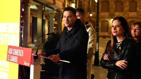 El PSOE arranca en León la campaña autonómica del 15M con un llamamiento al cambio. La madrugada de este viernes, los socialistas inician la carrera electoral en la Plaza de Regla arropando a Nuria Rubio y con la vista puesta en la Presidencia de Castilla y León. Fotos: PSOE