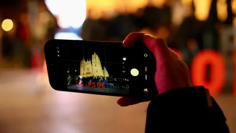 El PSOE arranca en León la campaña autonómica del 15M con un llamamiento al cambio. La madrugada de este viernes, los socialistas inician la carrera electoral en la Plaza de Regla arropando a Nuria Rubio y con la vista puesta en la Presidencia de Castilla y León. Fotos: PSOE