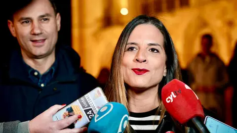 El PSOE arranca en León la campaña autonómica del 15M con un llamamiento al cambio. La madrugada de este viernes, los socialistas inician la carrera electoral en la Plaza de Regla arropando a Nuria Rubio y con la vista puesta en la Presidencia de Castilla y León. Fotos: PSOE