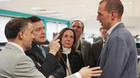 El candidato a la reelección al frente de la Junta por el PP, Alfonso Fernández Mañueco, visita la empresa Tresca, en el Parque Tecnológico de León. Foto: Rubén Cacho.