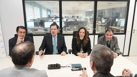 El candidato a la reelección al frente de la Junta por el PP, Alfonso Fernández Mañueco, visita la empresa Tresca, en el Parque Tecnológico de León. Foto: Rubén Cacho.