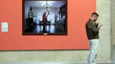 Presentación de la exposición ‘¿No hay nada como el hogar?’ con la presencia del director del Musac, Álvaro Rodríguez Fominaya, y la comisaria, Monserrat Pis Marcos. Fotos: Peio García.