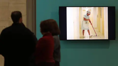 Presentación de la exposición ‘¿No hay nada como el hogar?’ con la presencia del director del Musac, Álvaro Rodríguez Fominaya, y la comisaria, Monserrat Pis Marcos. Fotos: Peio García.