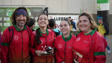 El Club Deportivo Sobarriba Nordic Walking arranca la temporada en Llerena. Fotos: CD Sobarriba.