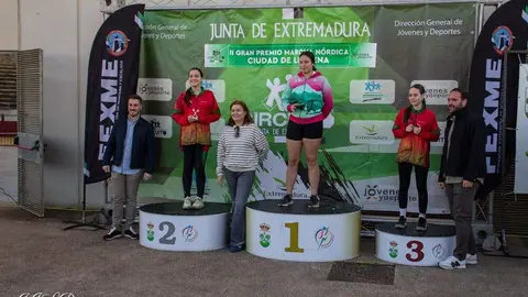 El Club Deportivo Sobarriba Nordic Walking arranca la temporada en Llerena. Fotos: CD Sobarriba.