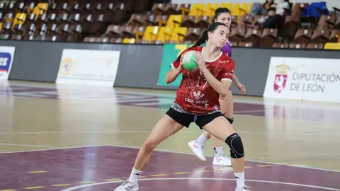 Épica victoria del Caja Rural Cleba. El conjunto leonés se impone por la mínima a Rahi-Sepisur Córdoba en un duelo vibrante decidido en los últimos instantes. Fotos: Isaac Llamazares