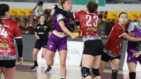 Épica victoria del Caja Rural Cleba. El conjunto leonés se impone por la mínima a Rahi-Sepisur Córdoba en un duelo vibrante decidido en los últimos instantes. Fotos: Isaac Llamazares