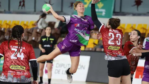 Épica victoria del Caja Rural Cleba. El conjunto leonés se impone por la mínima a Rahi-Sepisur Córdoba en un duelo vibrante decidido en los últimos instantes. Fotos: Isaac Llamazares