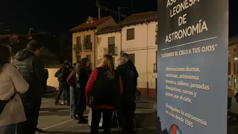 Una noche bajo las estrellas en Puerta Obispo con la Asociación Leonesa de Astronomía. Fotos: A.F.R.