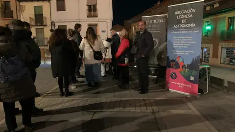 Una noche bajo las estrellas en Puerta Obispo con la Asociación Leonesa de Astronomía. Fotos: A.F.R.