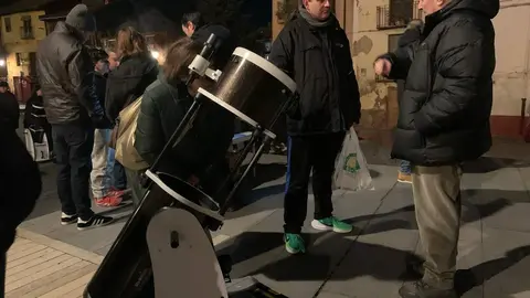 Una noche bajo las estrellas en Puerta Obispo con la Asociación Leonesa de Astronomía. Fotos: A.F.R.