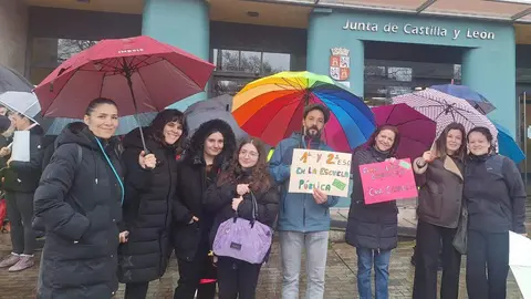 Las ampas de múltiples colegios de la provincia realizaron actos de protesta para reclamar que Primero y Segundo de la ESO se impartan el los centros.