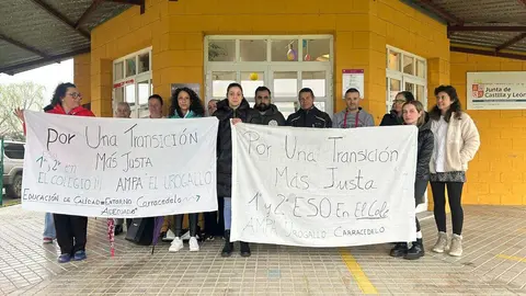 Las ampas de múltiples colegios de la provincia realizaron actos de protesta para reclamar que Primero y Segundo de la ESO se impartan el los centros.