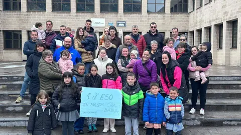 Las ampas de múltiples colegios de la provincia realizaron actos de protesta para reclamar que Primero y Segundo de la ESO se impartan el los centros.