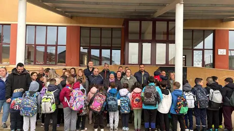 Las ampas de múltiples colegios de la provincia realizaron actos de protesta para reclamar que Primero y Segundo de la ESO se impartan el los centros.