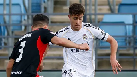 Frimpong impulsa a la Deportiva hacia el playoff en el Di Stéfano. Un gol del centrocampista ghanés en el minuto 90 da una victoria de oro a la Ponferradina ante el Real Madrid Castilla (0-1) y acerca a Andrés Prieto al récord histórico de imbatibilidad.