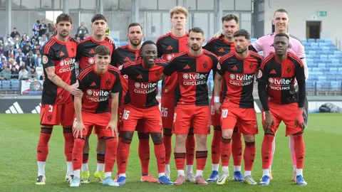 Frimpong impulsa a la Deportiva hacia el playoff en el Di Stéfano. Un gol del centrocampista ghanés en el minuto 90 da una victoria de oro a la Ponferradina ante el Real Madrid Castilla (0-1) y acerca a Andrés Prieto al récord histórico de imbatibilidad.