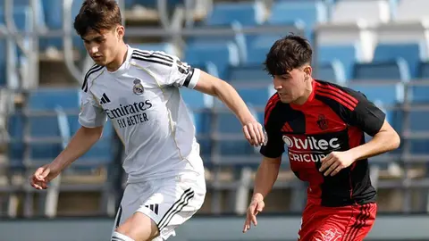 Frimpong impulsa a la Deportiva hacia el playoff en el Di Stéfano. Un gol del centrocampista ghanés en el minuto 90 da una victoria de oro a la Ponferradina ante el Real Madrid Castilla (0-1) y acerca a Andrés Prieto al récord histórico de imbatibilidad.