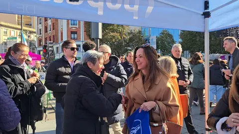 Los candidatos de los principales partidos, y también los minoritarios, no perdieron la oportunidad de hacer campaña entre la multitud de Papalaguinda