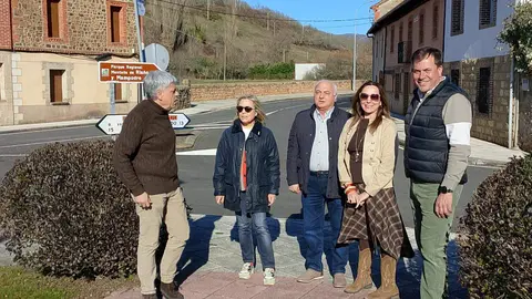 La candidatura popular visitó la travesía de Puente Almuhey este domingo. Foto: PP