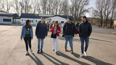 Nuria Rubio se compromete en Soto y Amío a liberar a los ayuntamientos de los costes escolares y a garantizar residencias públicas en el mundo rural. Fotos: PSOE