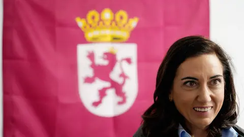 La candidata de la Unión del Pueblo Leonés a la presidencia de la Junta, Alicia Gallego, durante la presentación del programa electoral en Ponferrada. Foto: César Sánchez.