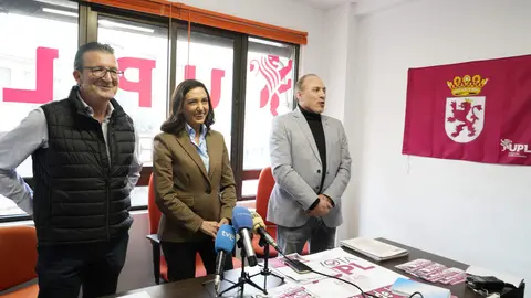 La candidata de la Unión del Pueblo Leonés a la presidencia de la Junta, Alicia Gallego, durante la presentación del programa electoral en Ponferrada. Foto: César Sánchez.