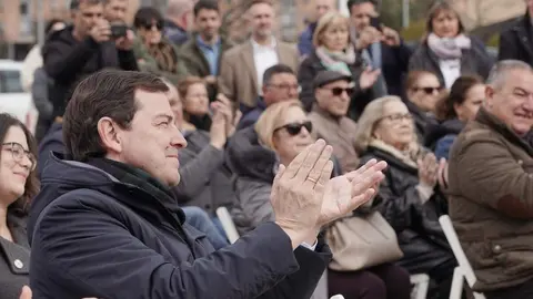 El candidato del Partido Popular de Castilla y León a la reelección como presidente de la Junta, Alfonso Fernández Mañueco, ofrece un mitin en Ponferrada (León). Foto: Rubén Cacho.