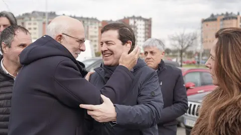 El candidato del Partido Popular de Castilla y León a la reelección como presidente de la Junta, Alfonso Fernández Mañueco, ofrece un mitin en Ponferrada (León). Foto: Rubén Cacho.