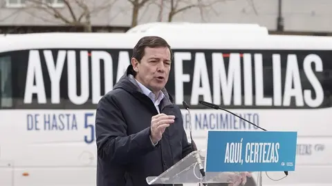 El candidato del Partido Popular de Castilla y León a la reelección como presidente de la Junta, Alfonso Fernández Mañueco, ofrece un mitin en Ponferrada (León). Foto: Rubén Cacho.