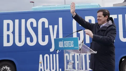 El candidato del Partido Popular de Castilla y León a la reelección como presidente de la Junta, Alfonso Fernández Mañueco, ofrece un mitin en Ponferrada (León). Foto: Rubén Cacho.